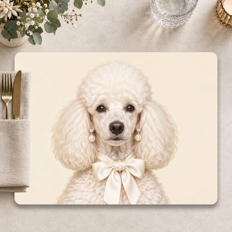 Franse poedel placemat The Parisienne op een elegante tafel