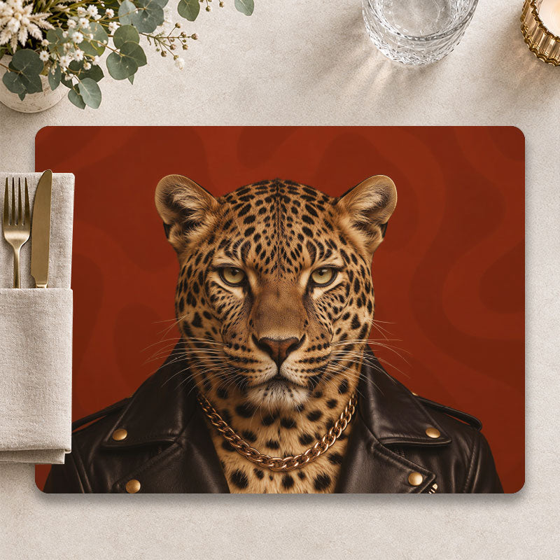 Luipaard placemat The Wild One op een stijlvolle moderne tafel